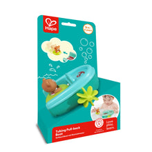 Cargar imagen en el visor de la galería, Osito en Barco con Mecanismo de Retroceso Hape