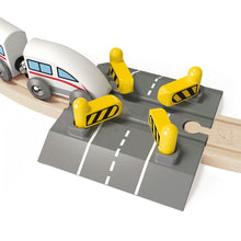 Cargar imagen en el visor de la galería, Cruce de Tren de Juguete Hape