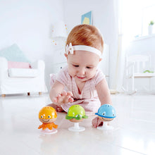 Cargar imagen en el visor de la galería, Set de sonajeros con Sopapa Hape Pulpo Ballena y Tortuga