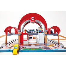 Cargar imagen en el visor de la galería, Estación de Tren de Juguete Hape