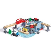 Cargar imagen en el visor de la galería, Set de Vías y Tren de Carga de Puerto Hape
