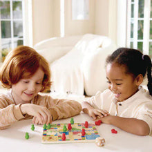 Cargar imagen en el visor de la galería, Juego de Mesa de la Isla Tambaleante del Gato Hape
